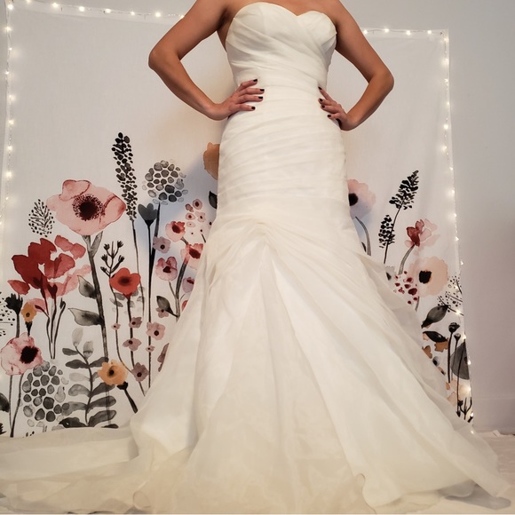 Essense of Australia Organza Wedding Gown - Picture 3 of 12